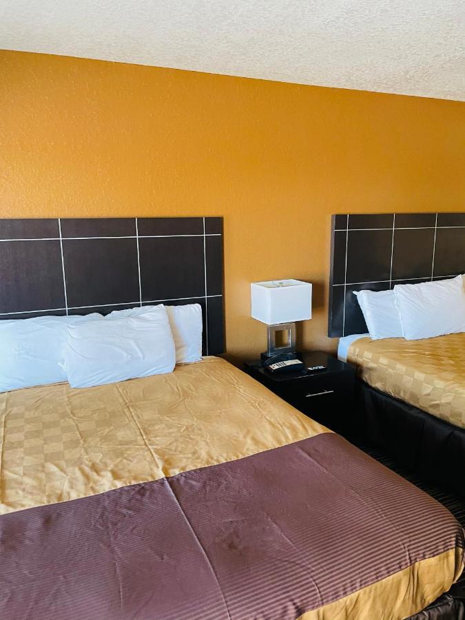 Sona Inn Dilley Extérieur photo